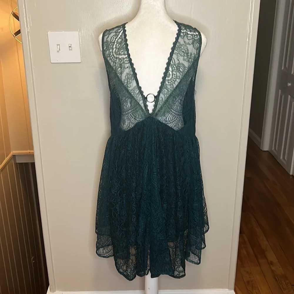 Free People Don't You Dare Mini Lace Dress in Emerald Green NWT Size Small